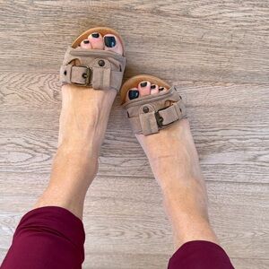 Anthropologie New Buckle Taupe Leather Slip In clog Sandal Fun❤️🌈